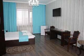 Отель Hotel Bukpa Караганда Люкс с кроватью размера «king-size»-2